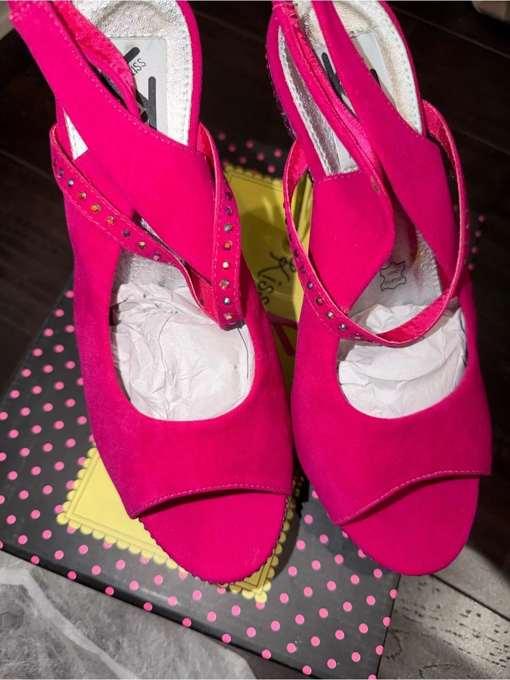 Kiss Kouture vibrant hot